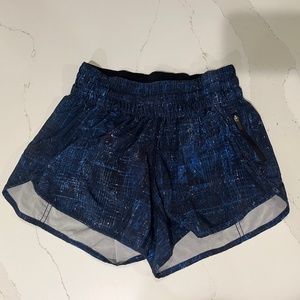 Lululemon tracker short size 6, 4” inseam